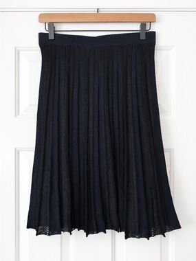 St. John Black and Navy Knit Pleated Midi Skirt size 6